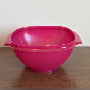 TUPPERWARE 11 CUP PURPLE SERVALIER SERVING BOWL WITH TAB HANDLES #858 NO LID